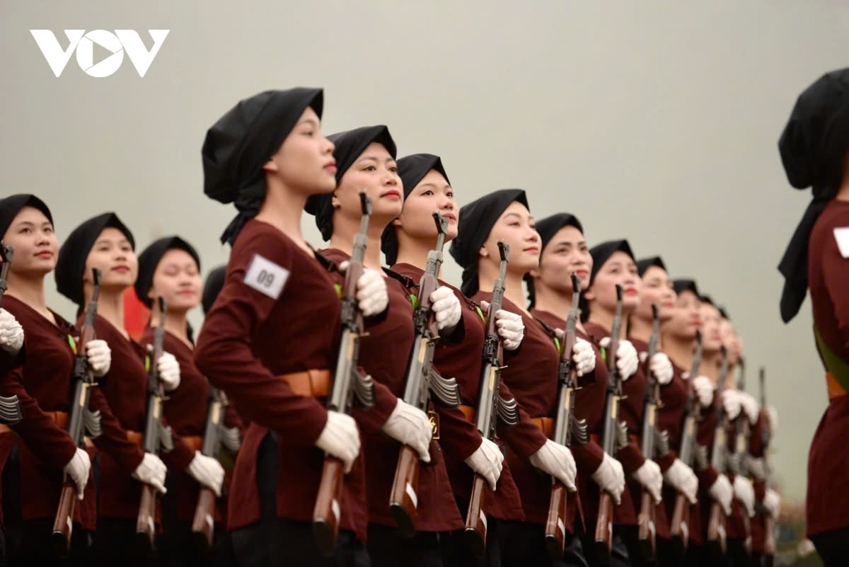 The rehearsal sessions at Mieu Mon have helped the parade and procession units coordinate smoothly and uniformly, ensuring they are well-prepared for the upcoming grand celebration.