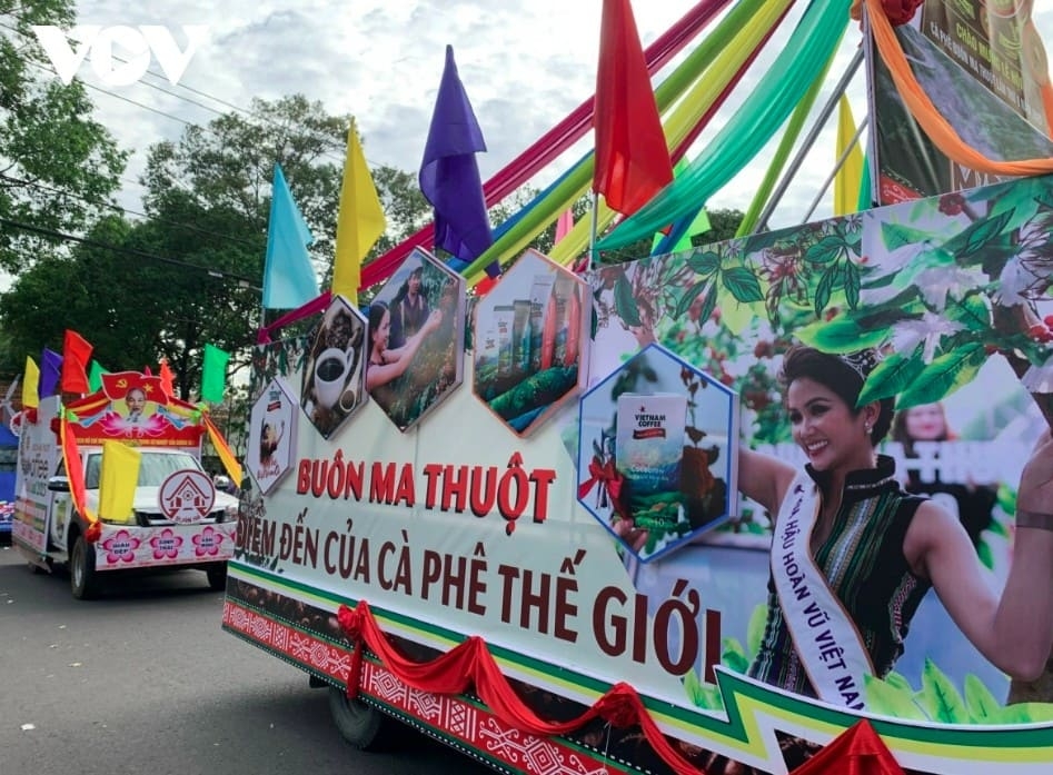 The ninth Coffee Festival themed “Buon Ma Thuot – Destination of World Coffee" opened on March 10 in Buon Ma Thuot city in the Central Highlands province of Dak Lak, with the aim of turning the city into a destination for world coffee. 