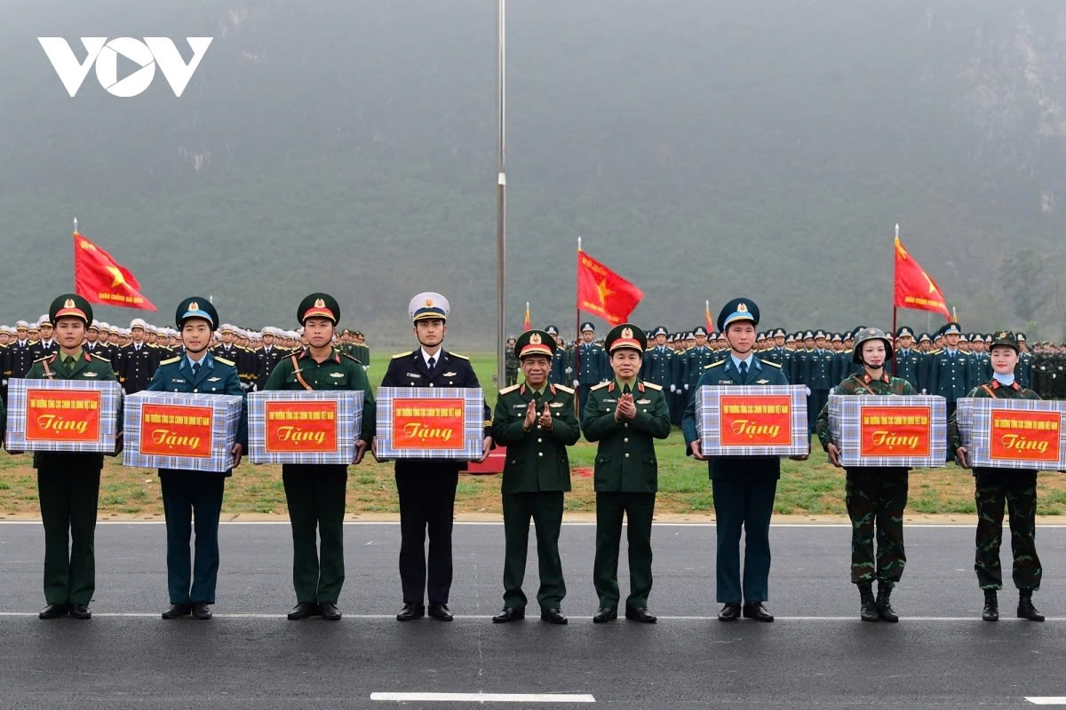 To enhance the grandeur and uniqueness of the programme, Deputy Chief of the General Staff Nguyen Van Nghia suggests adding artists and performers from theaters and art troupes of military regions to the formation and lettering display team, with a potential number of up to 200 participants.