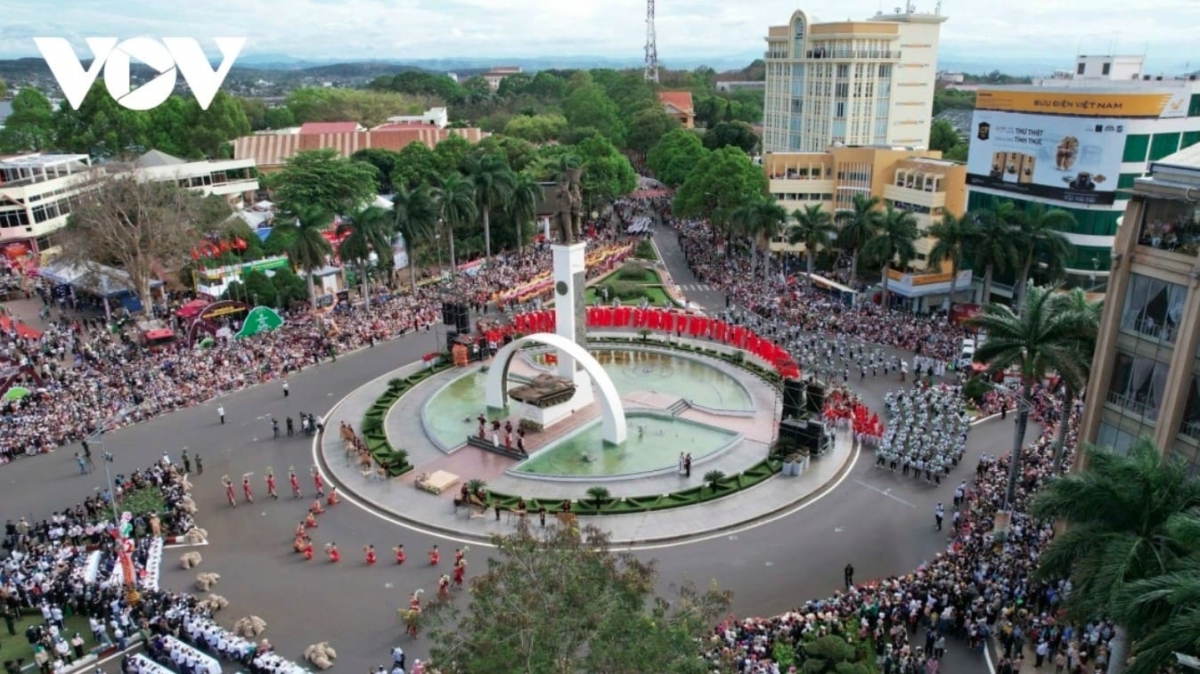 The street festival takes place at the central intersection of Buon Ma Thuot city