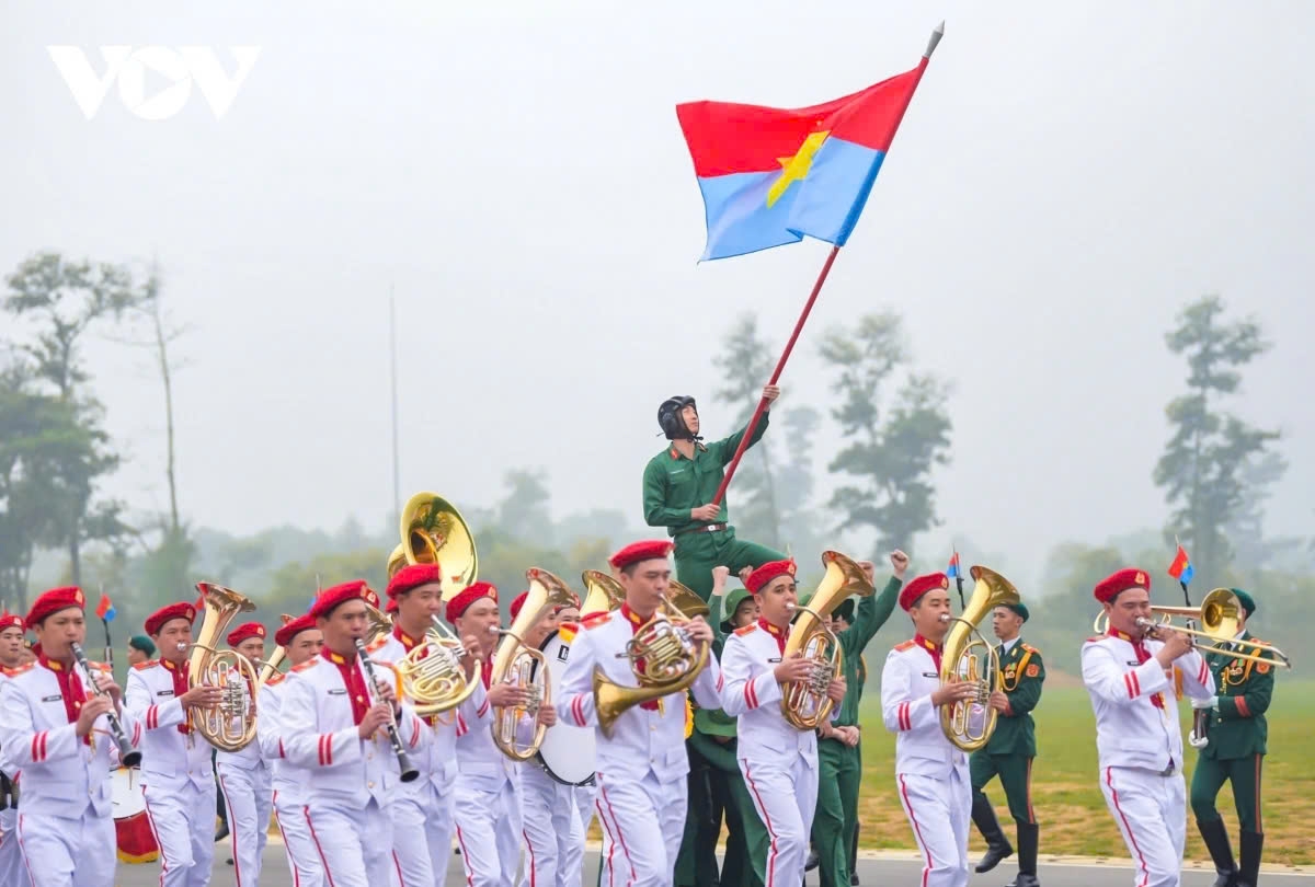 To prepare for the 50th Anniversary of the Liberation of the South and National Reunification (April 30, 1975 – 2025), the armed forces are actively engaged in training and rehearsals for the parade and procession.