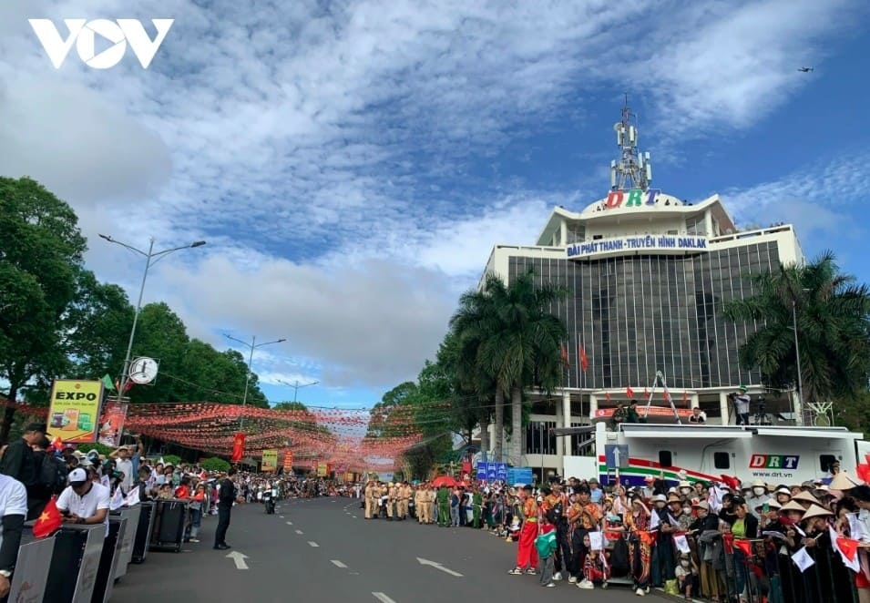 Thousands of locals and tourists join in the festival.
