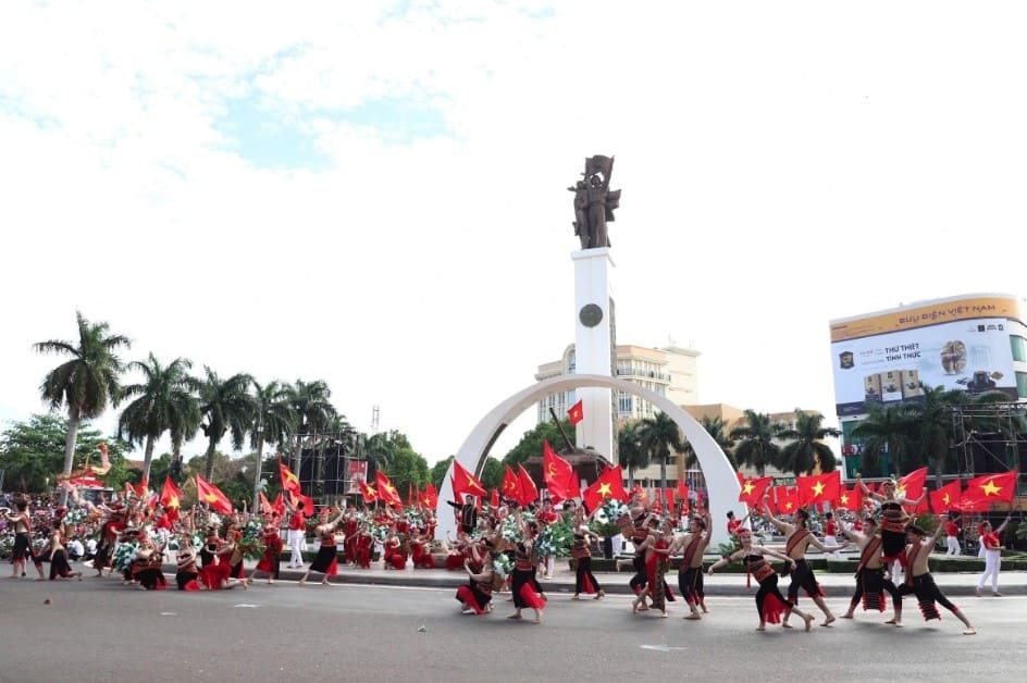 An impressive programme, featuring unique performances and diverse ethnic cultures, is held during the festival