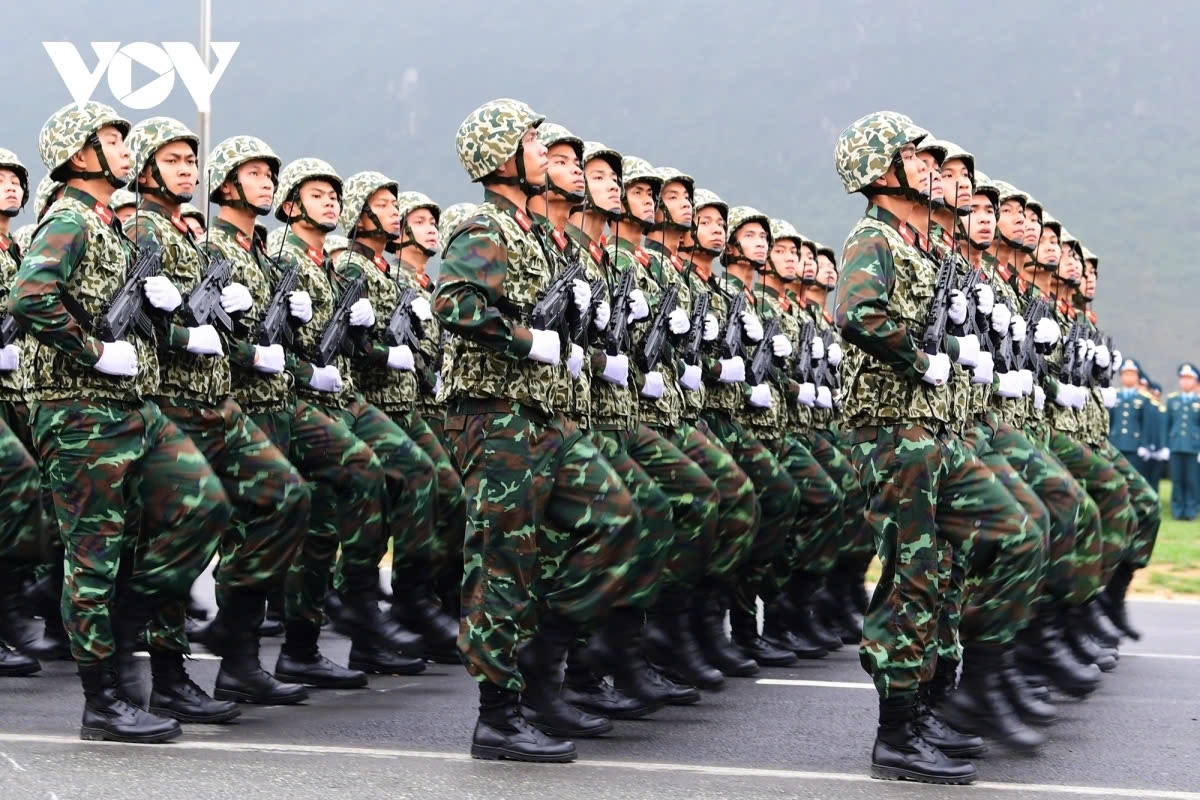 The rehearsal is also joined by the commando force, one of the elite units of the Vietnam People’s Army, specializing in special missions such as reconnaissance, sabotage, and combat operations in challenging conditions.