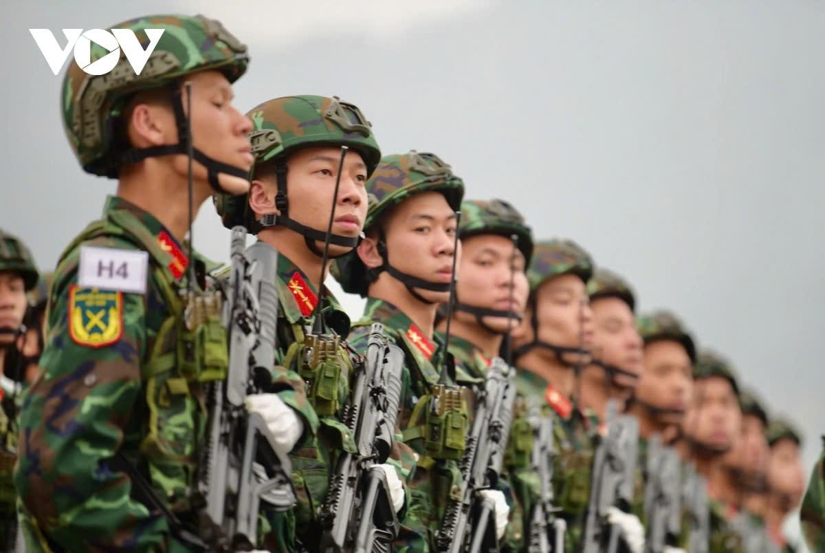 The parade is expected to feature around 35 military and security units, coordinated by the Ministry of National Defense and the Ministry of Public Security. The subsequent civilian procession will be organized by Ho Chi Minh City, consisting of 11 groups.