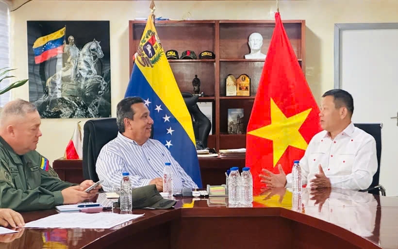 Vietnamese Ambassador to Venezuela Vu Trung My (R) has met the Governor of Trujillo, Gerardo Marquez, during his trip from February 28 to March 2 to explore cooperation opportunities between Vietnam and Venezuela, as well as Trujillo. (Photo: VNA)