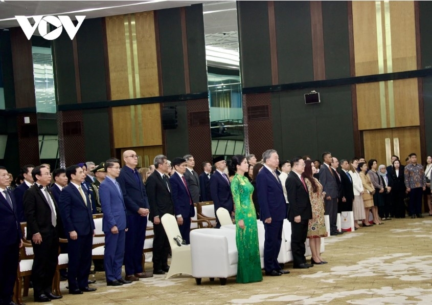 At the ceremony marking the 30th anniversary of Vietnam's accession to the Association of Southeast Asian Nations (ASEAN) in Jakarta, Indonesia