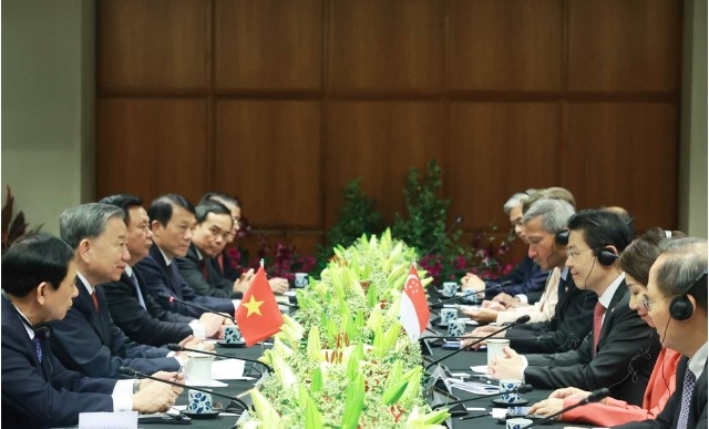 At the talks between Party General Secretary To Lam and Singaporean Prime Minister, Secretary-General of the ruling People's Action Party (PAP) Lawrence Wong (Photo:VNA)