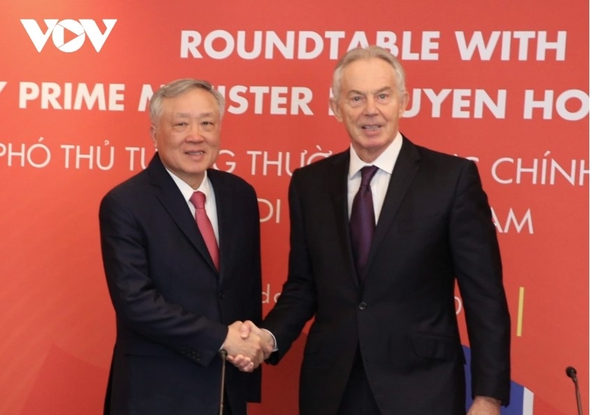 Deputy Prime Minister Nguyen Hoa Binh meets with former UK Prime Minister Tony Blair.