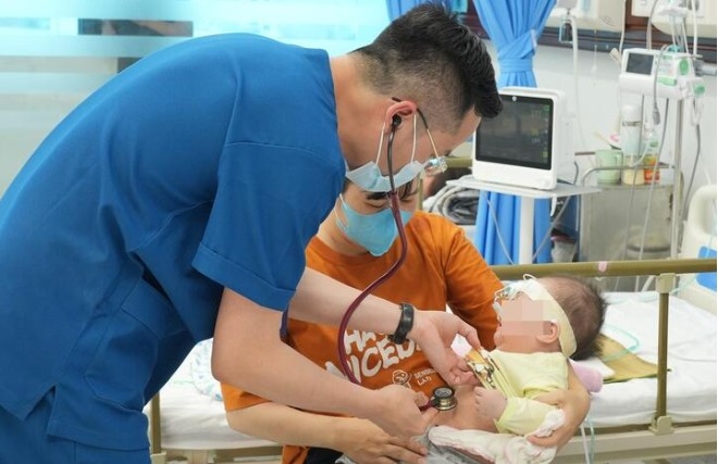 Measles patients treated at Hanoi Children's Hospital