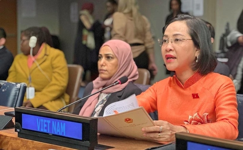 NA Vice Chairwoman Nguyen Thi Thanh speaks at the general debeate  (Photo: VNA)