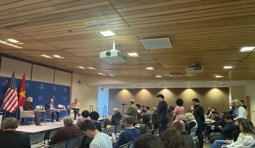 Overview of the venue, with over 100 scholars and students attending the event