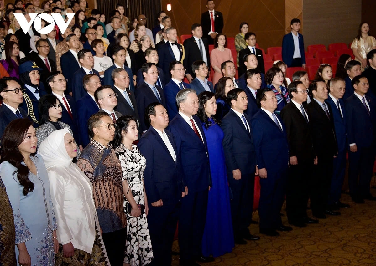 Party General Secretary To Lam attends a concert marking 70 years of diplomatic ties between Vietnam and Indonesia in Jakarta on March 9 evening.