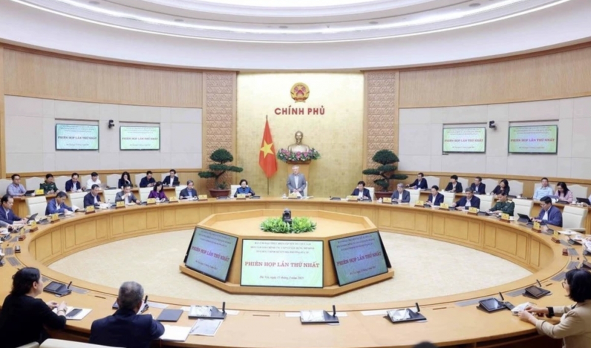 An overview of the first meeting of the steering committee for restructuring, re-organising administrative units and developing a two-level local administration model on March 13. (Photo: VNA)