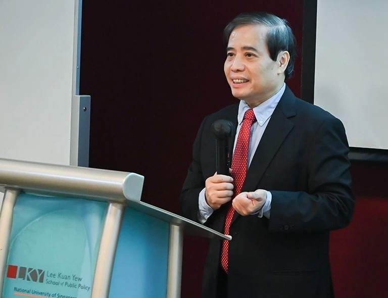 Professor Vu Minh Khuong from the Lee Kuan Yew School of Public Policy under the National University of Singapore (Photo: VNA)