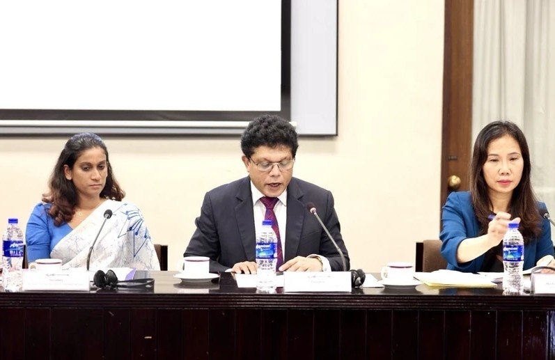 Dr. Dammika Patabendi, Minister of Environment, the group’s chairman speaks at the ceremony. (Photo: VNA)