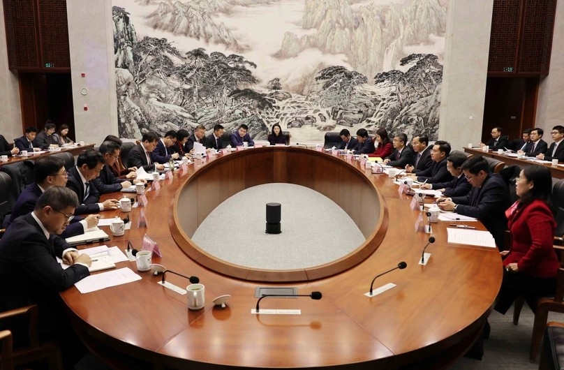 Vietnamese Deputy Prime Minister Nguyen Chi Dung met with the Zhejiang provincial Development and Reform Commission and the Zhejiang Federation of Industry and Commerce. (Photo: VNA)