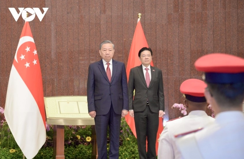 Prime Minister Lawrence Wong hosts the official welcome ceremony for Party General Secretary To Lam at the Parliament House of Singapore.