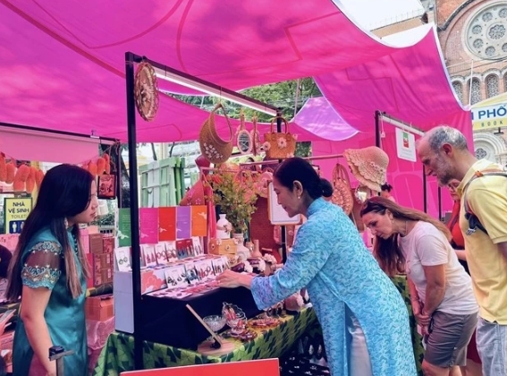 Visitors view accessories for ao dai (Vietnamese traditional dress) at an art programme at the HCM City Book Street in District 1 (Photo courtesy of Book Street Company)