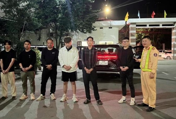 Vietnamese driver and five Chinese nationals are arrested by Lang Son police
(Photo: kienthuc.net.vn)