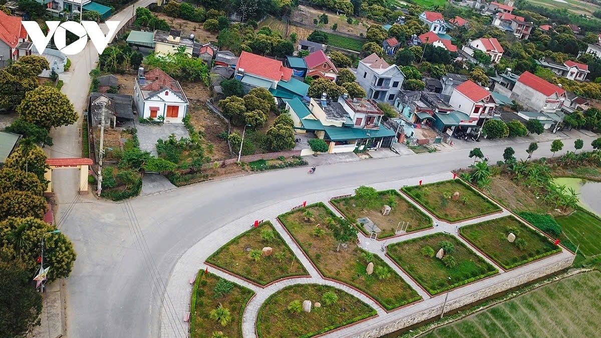 The number of commune-level administrative units in Vietnam will be reduced from more than 10,000 at present to 2,500 this year under the restructuring plan.