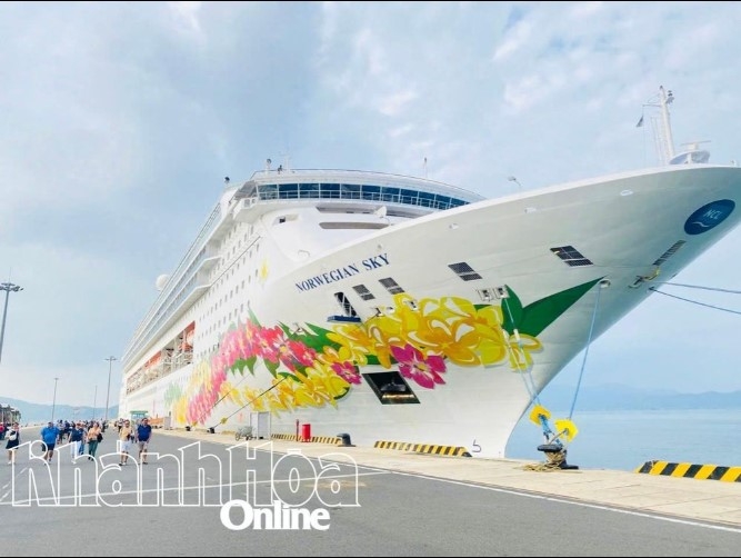 Cruise ship Norwegian Sky brings 1,950 tourists to Khanh Hoa. (Photo: baokhanhhoa.vn)