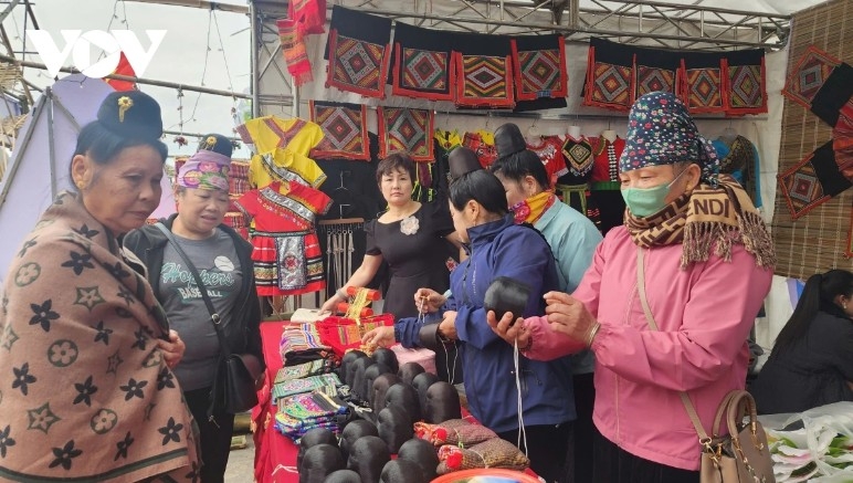 Not only tourists but also locals enjoy the displayed products at the cultural camps.
