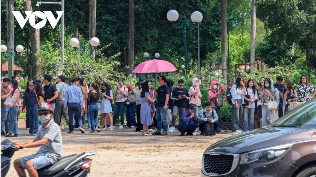 In Ho Chi Minh City, people working in office buildings and on high floors of apartment buildings feel the tremors for around half a minute.