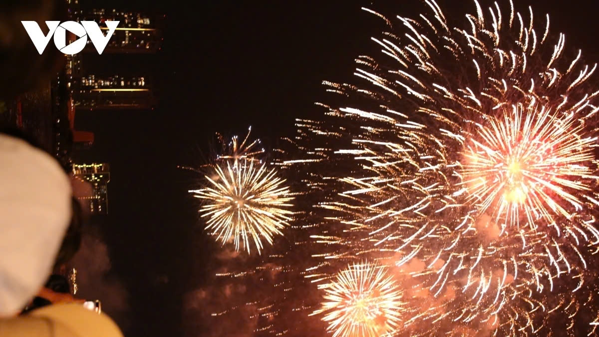 HCM City proposes setting off fireworks every Saturday evening till May 31 to mark major national anniversaries, including the Liberation of the South and National Reunification 