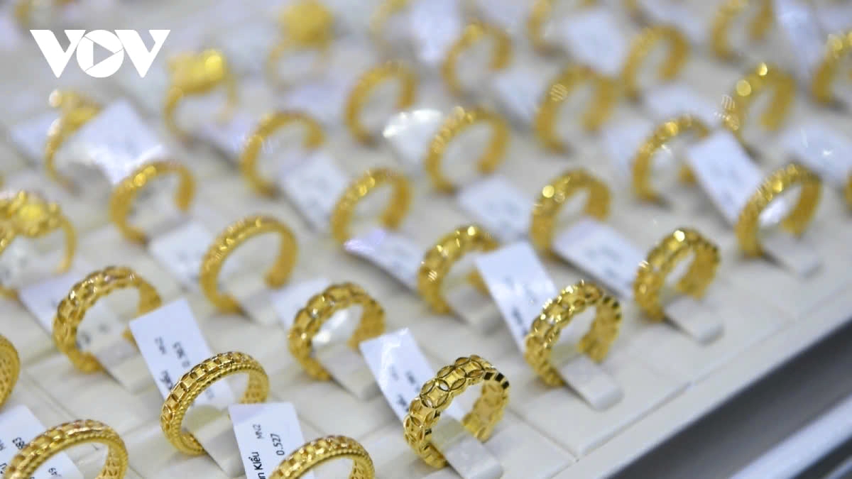Domestic gold ring prices continue to rise sharply on March 13, reaching an all-time high of VND95 million per tael.