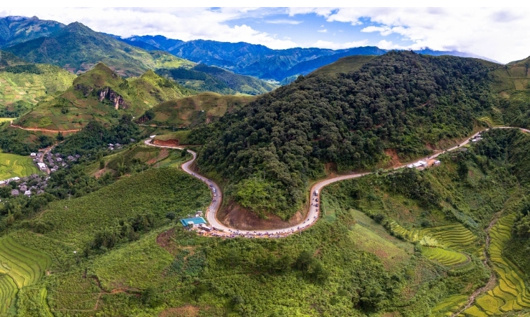 Ha Giang Loop has attracted a number of domestic and foreign travelers these days. (Photo: Internet)