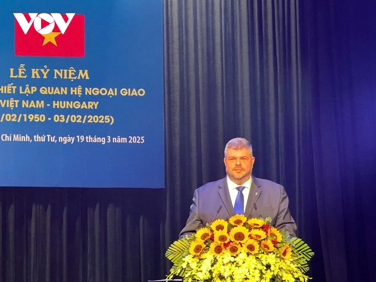 Consul General of Hungary in Ho Chi Minh City Lehocz Gabor speaks at the ceremony.
