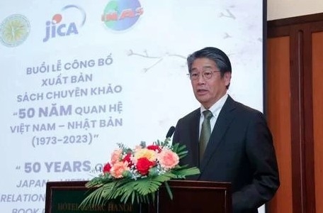 Japanese Ambassador to Vietnam Ito Naoki delivers a speech at the event.
