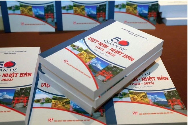 The book is titled "50 Years of Vietnam-Japan Relations (1973-2023)."