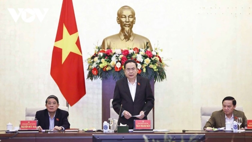 NA Chairman Tran Thanh Man speaks at the meeting