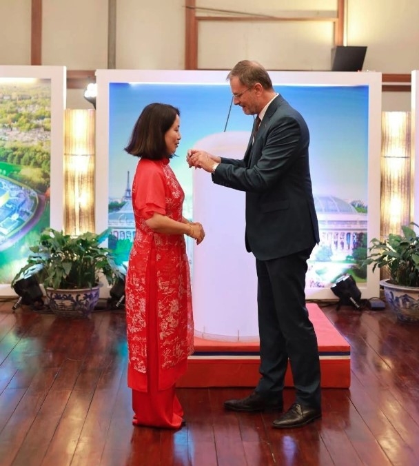 Vietnamese architect Nguyen Thai Huyen has been honoured with France’s Order of Academic Palms (Photo:HAU)