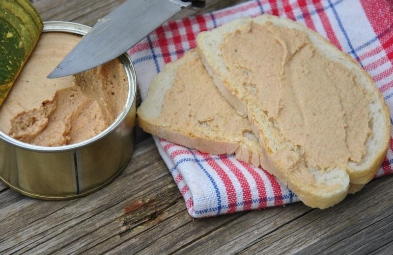 Vietnamese man is paralysed after eating canned pate (Photo: Shutterstock)