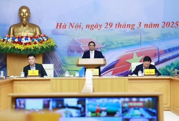 PM Pham Minh Chinh speaks at the meeting.