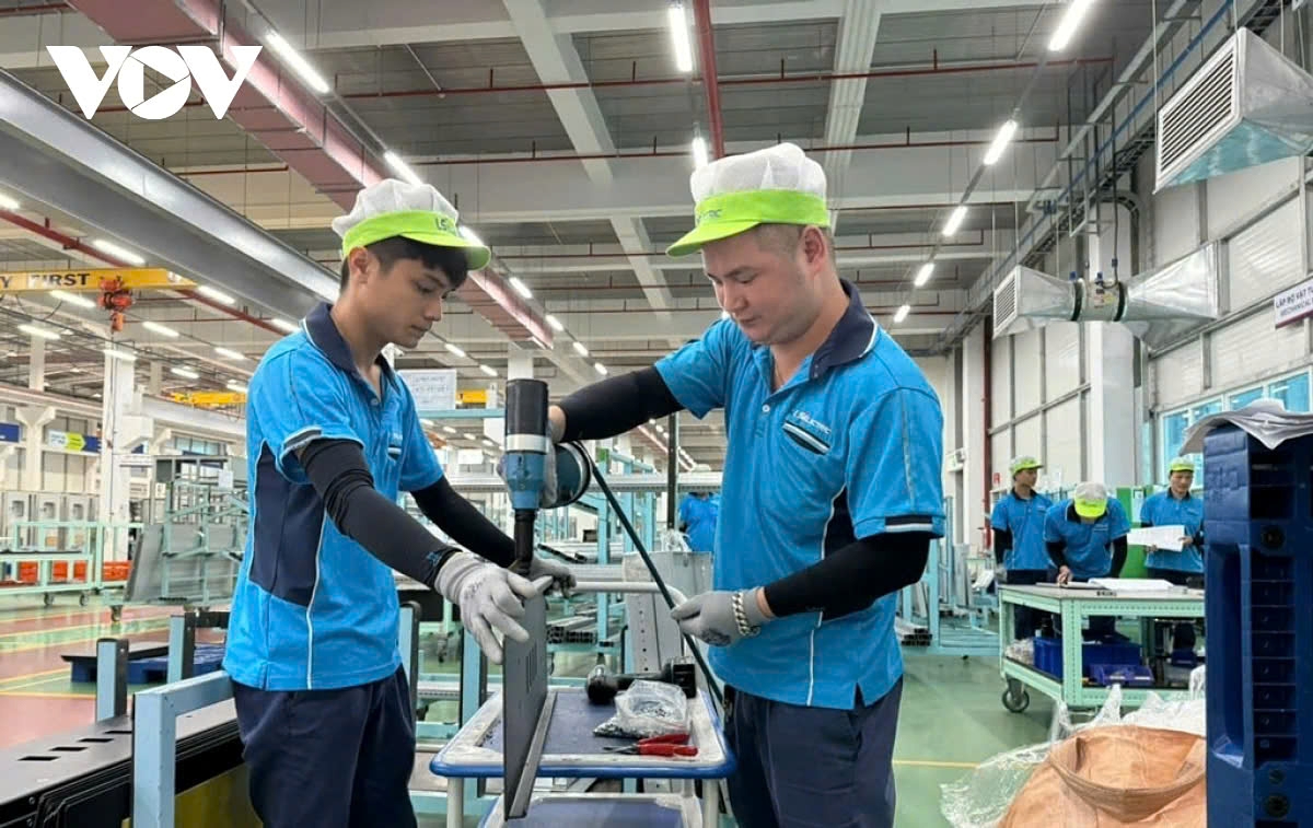 Despite the S&amp;P Global Vietnam Manufacturing PMI standing below the 50.0 no-change mark in February 2025, business confidence has increased for the second consecutive month. (Illustration)