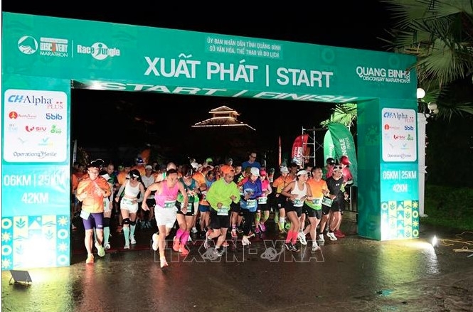 Nearly 1,300 runners take part in Quang Binh Discovery Marathon 2025 (Photo: VNA)
