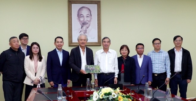 Representatives from People’s Committee of Da Nang city and YCH Group at the meeting (Photo: baodautu.vn)