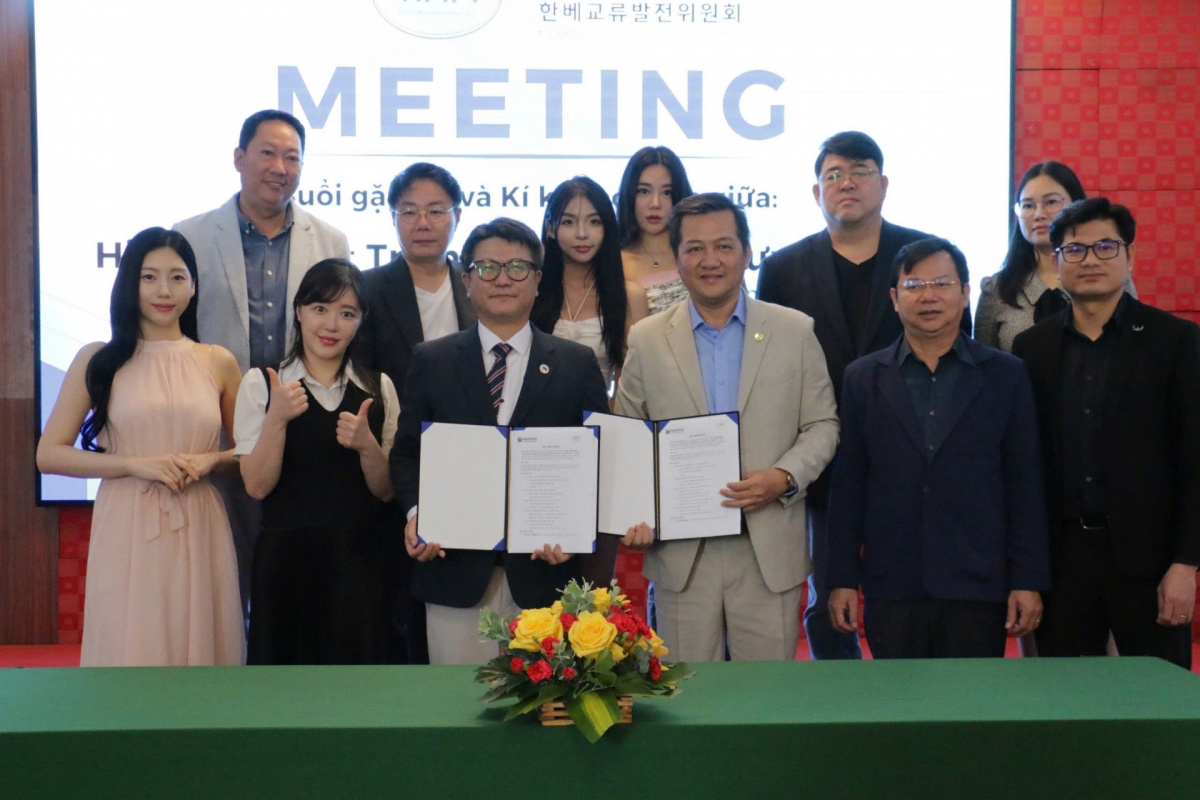 At the signing ceremony (Photo: baokhanhhoa.vn)