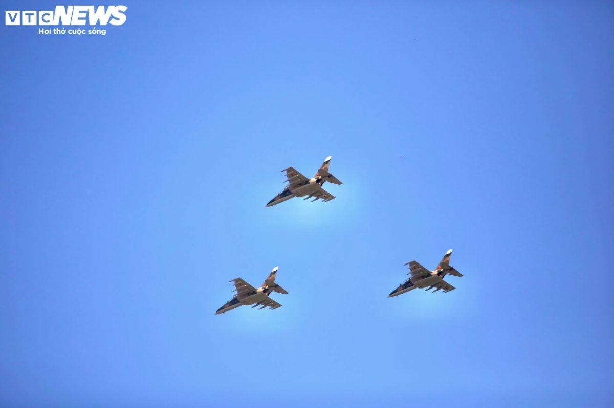 The V-shaped formation of Su-30MK2 fighter jets.