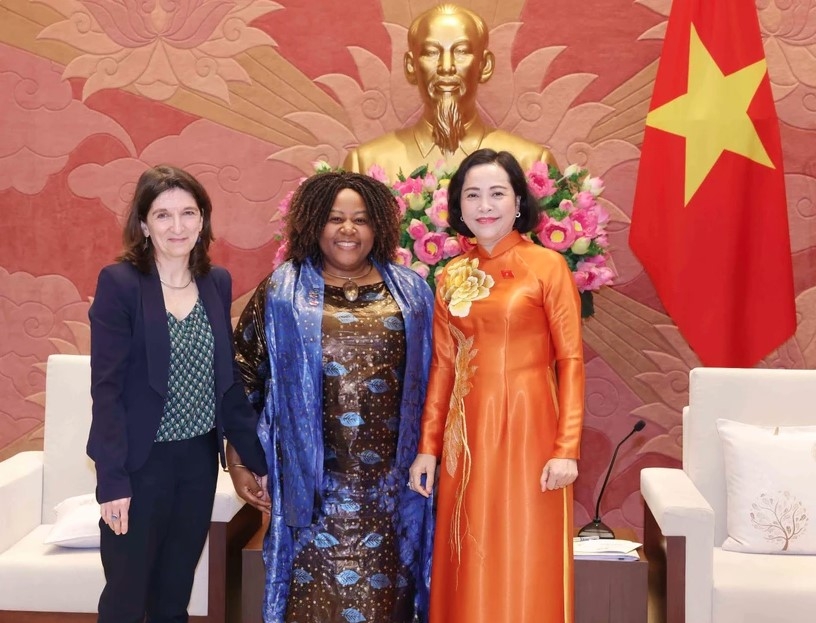 From right: National Assembly Vice Chairwoman Nguyen Thi Thanh, UN Women Representative in Vietnam Caroline Nyamayemombe, and UNICEF Deputy Representative in Vietnam Michaela Bauer.