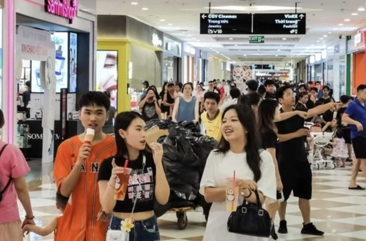 A trading centre in Hanoi