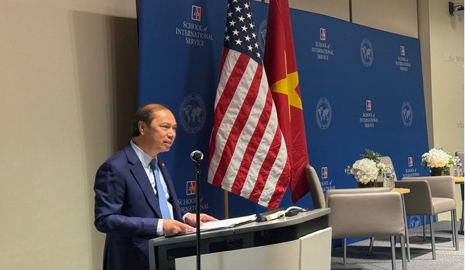Ambassador Nguyen Quoc Dung speaks at the event