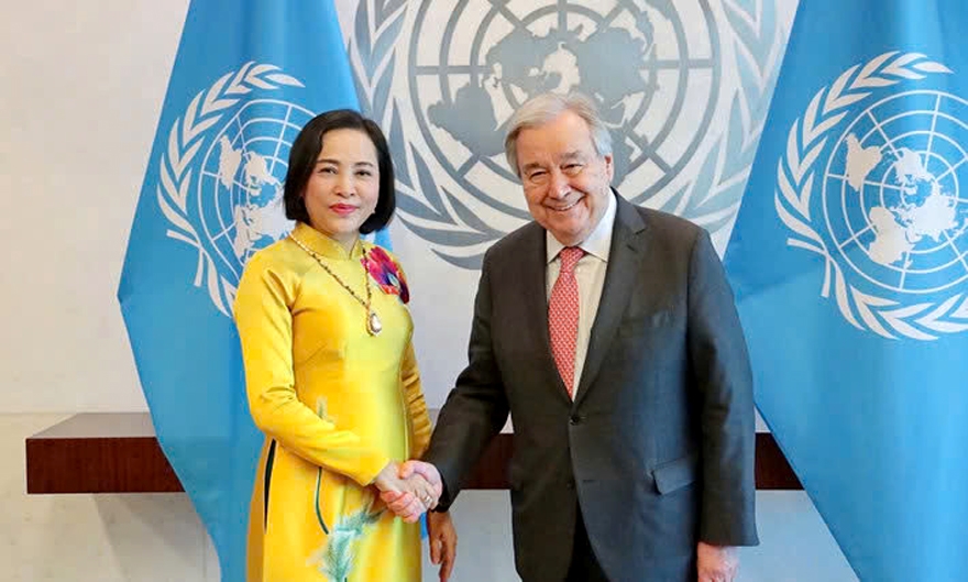 Vietnamese National Assembly Vice Chairwoman Nguyen Thi Thanh (L) meets with UN Secretary-General Antonio Guterres in New York, USA,on March 10, on the sidelines of the 69th session of the of the United Nations Commission on the Status of Women. (Photo: daibieunhandan.vn)