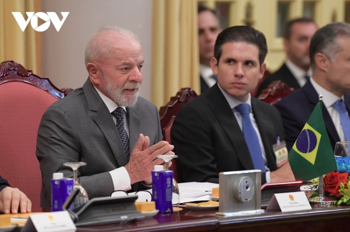 Brazilian President Lula da Silva shows sincere thanks to warm welcome given by the Vietnamese Government in Hanoi.