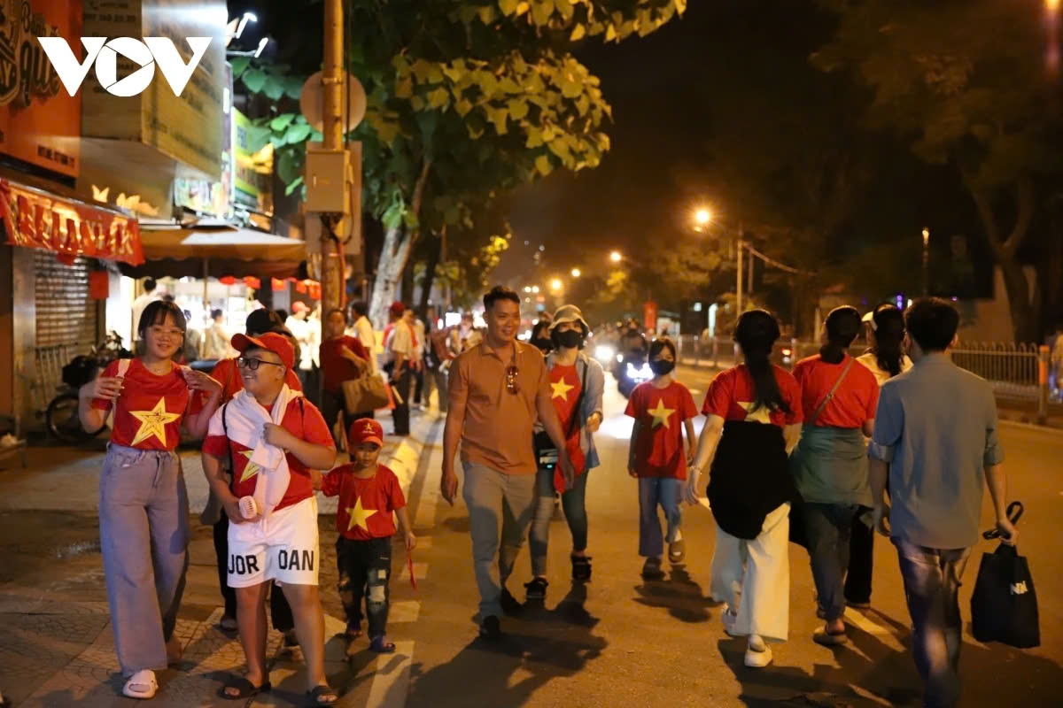 Starting from 2A.M., many local residents make their way to the area where the rehearsal for the military parade takes place.