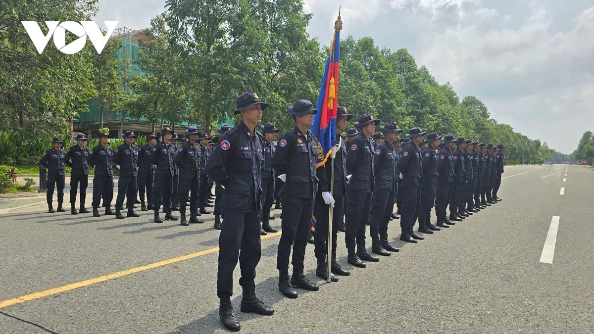 Around 100 officers and soldiers of Cambodia are also training for Vietnam's coming military parade in Ho Chi Minh City on April 30